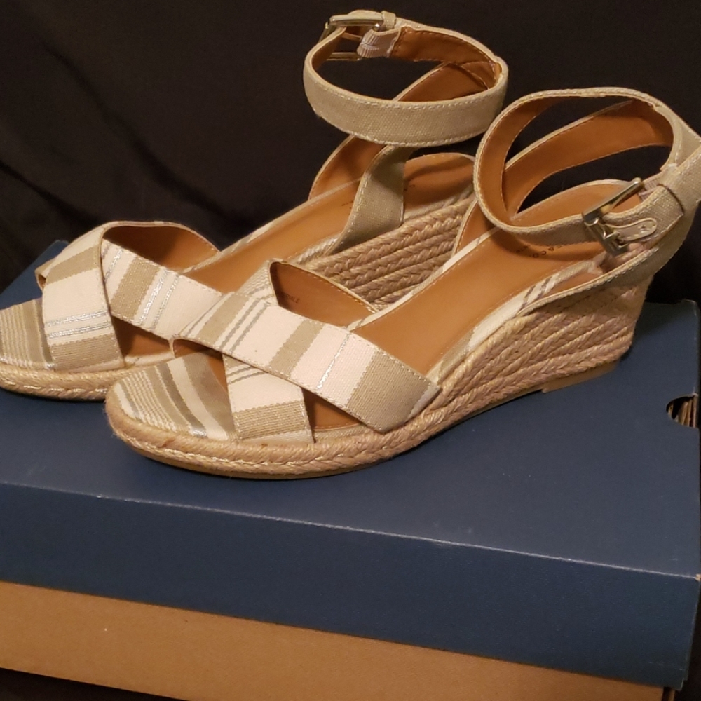 Bass sandals